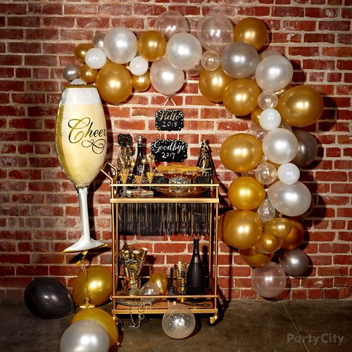 Detail Champagne Bottle Balloon Garland Nomer 5