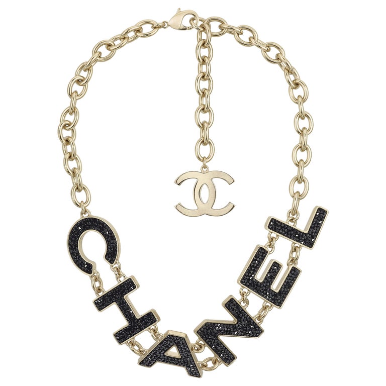 Detail Chanel Logo Gold Nomer 34