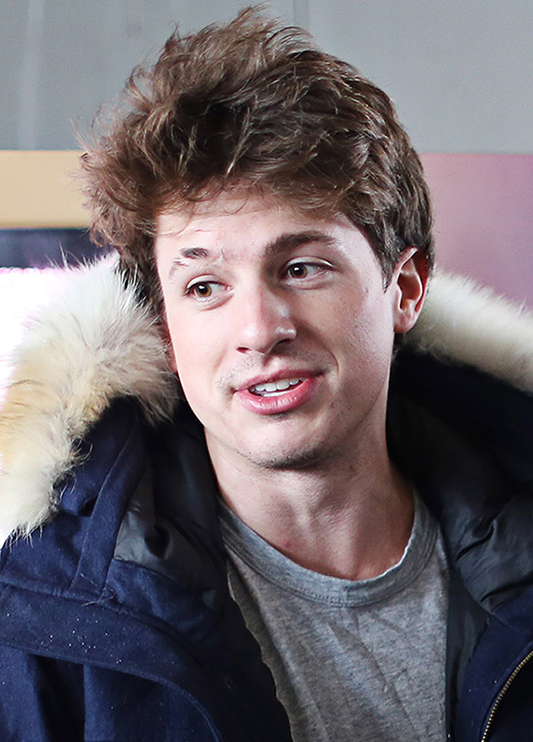 Detail Charlie Puth Foto Nomer 15