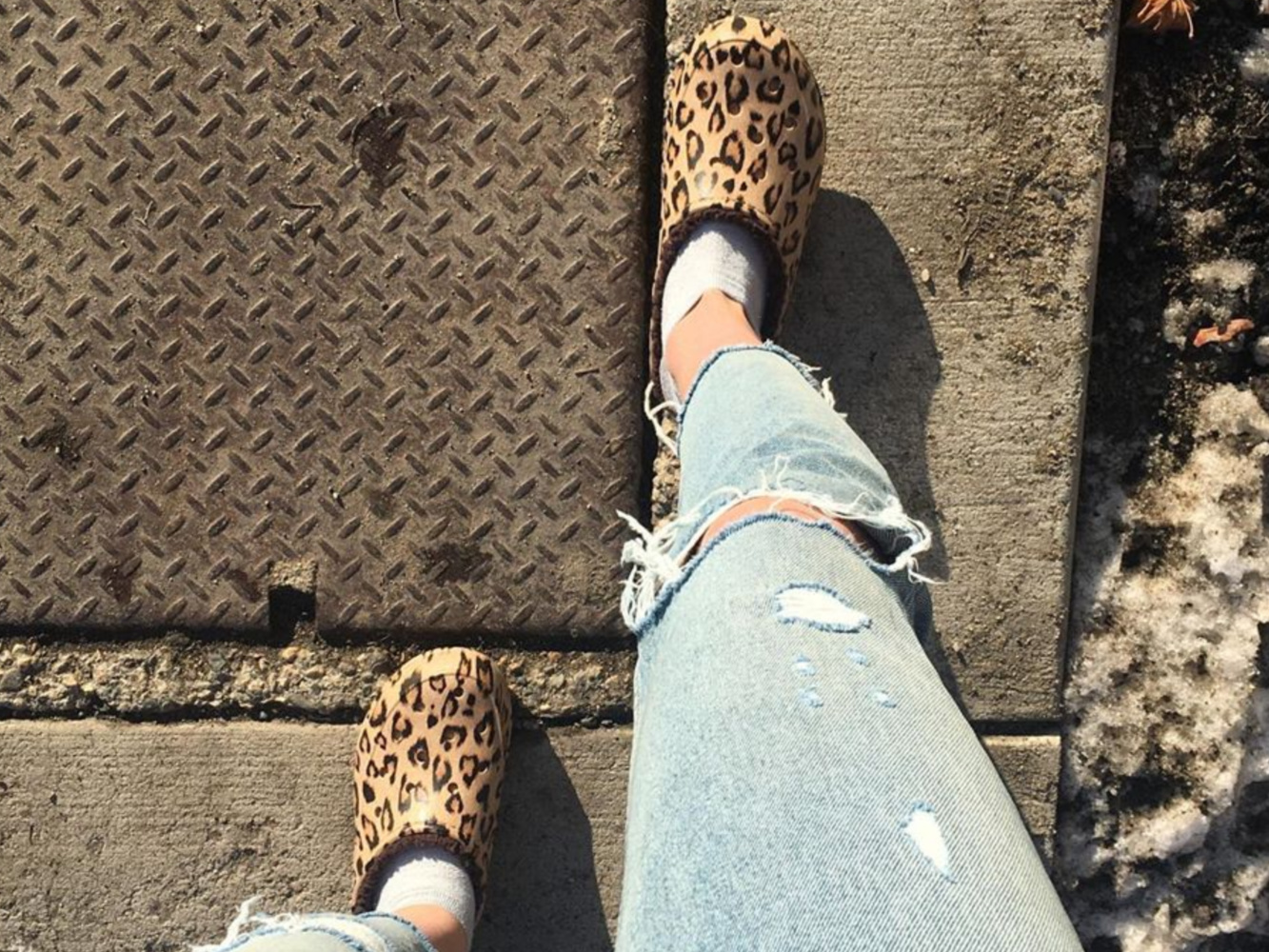 Detail Cheeta Print Crocs Nomer 24