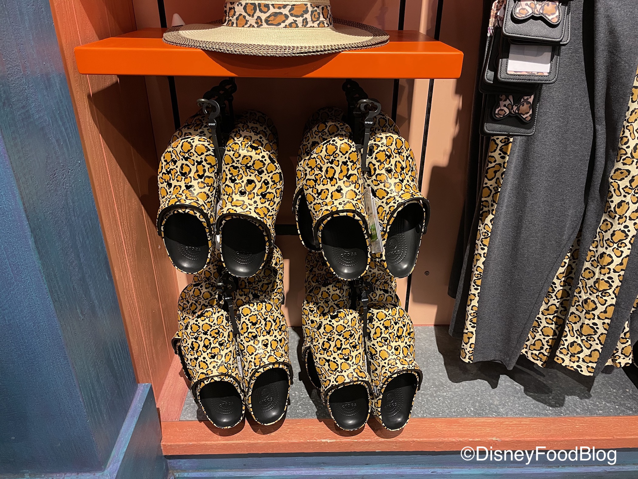 Detail Cheeta Print Crocs Nomer 51