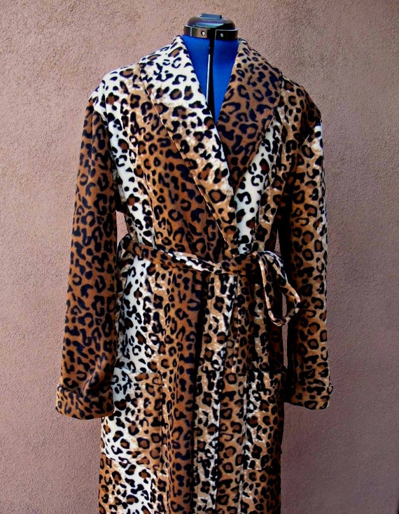 Detail Cheetah Bathrobe Nomer 12