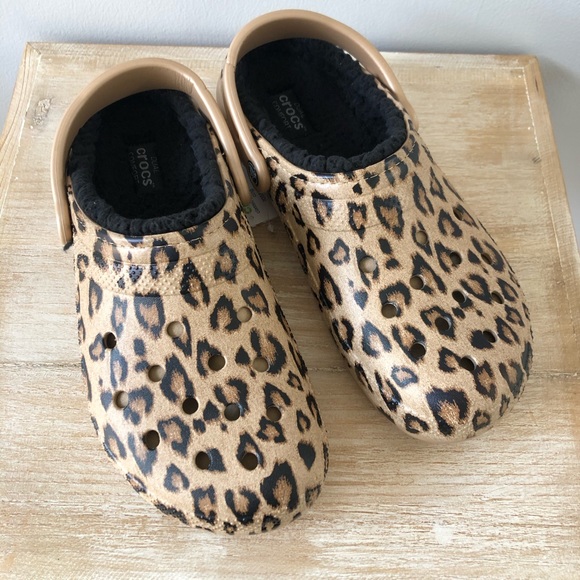 Detail Cheetah Print Crocs With Fur Nomer 33