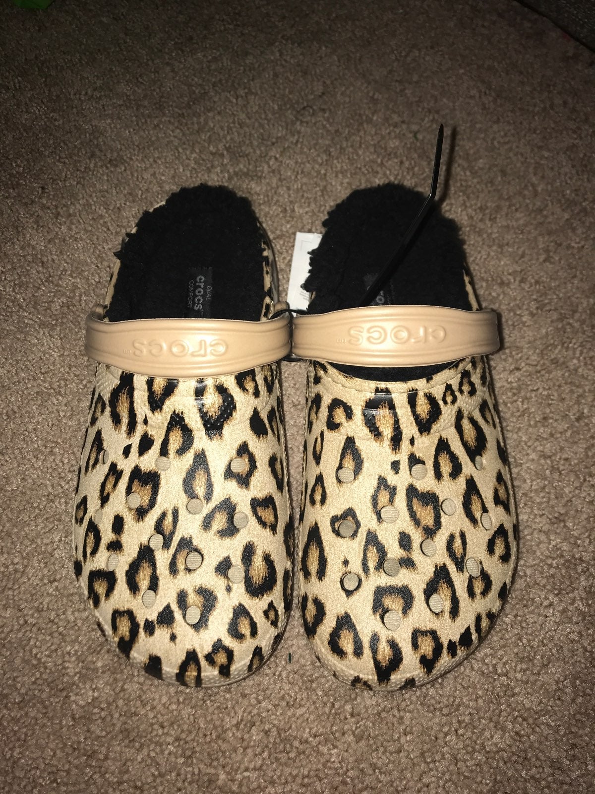 Detail Cheetah Print Crocs With Fur Nomer 50