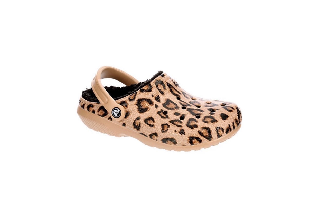 Detail Cheetah Print Crocs With Fur Nomer 8