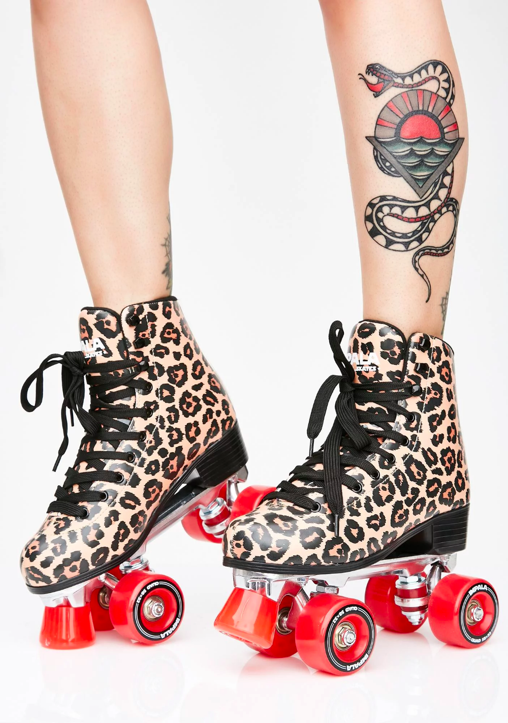 Detail Cheetah Print Roller Skates Nomer 15