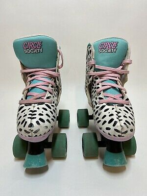 Detail Cheetah Print Roller Skates Nomer 26
