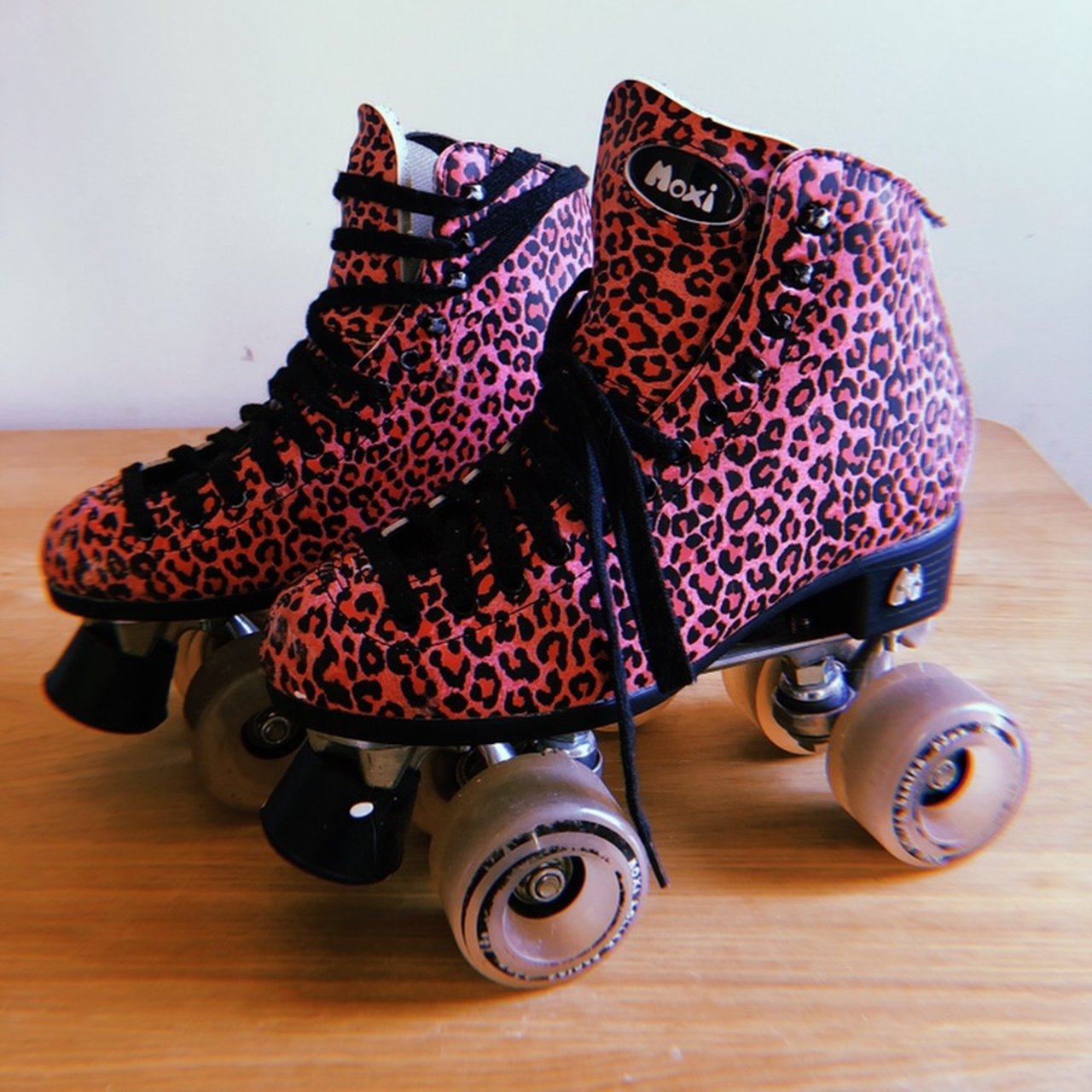 Detail Cheetah Print Roller Skates Nomer 34