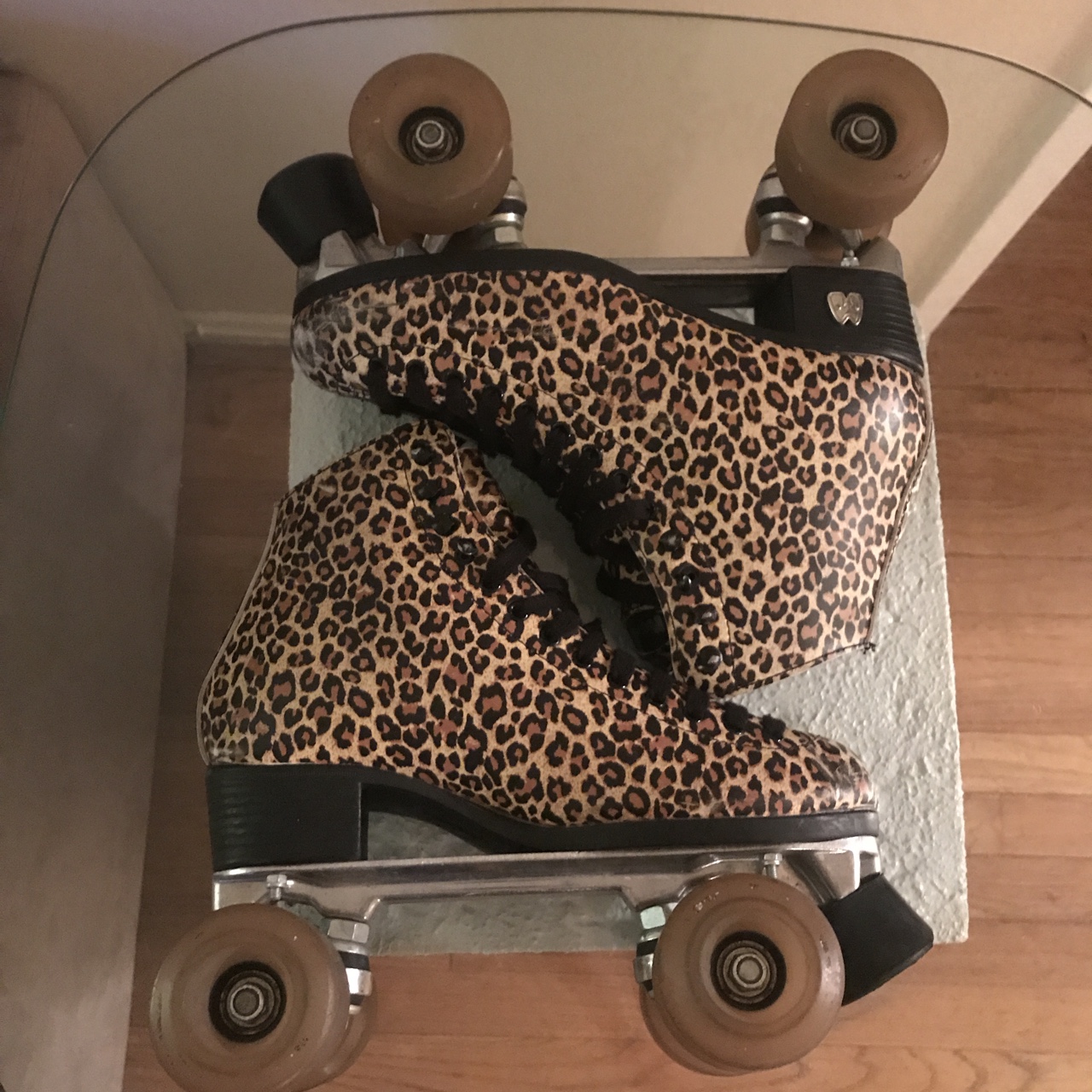 Detail Cheetah Print Roller Skates Nomer 54