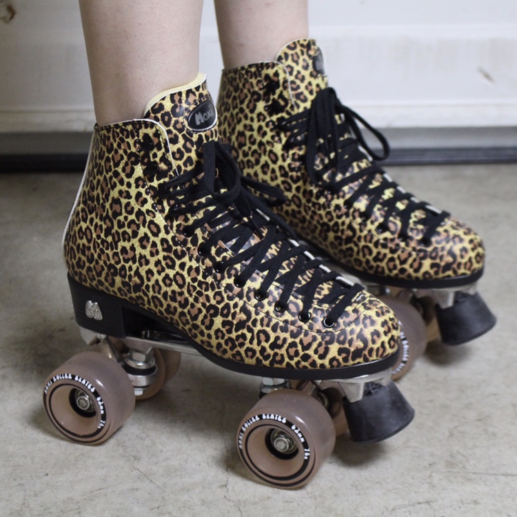 Detail Cheetah Print Roller Skates Nomer 9