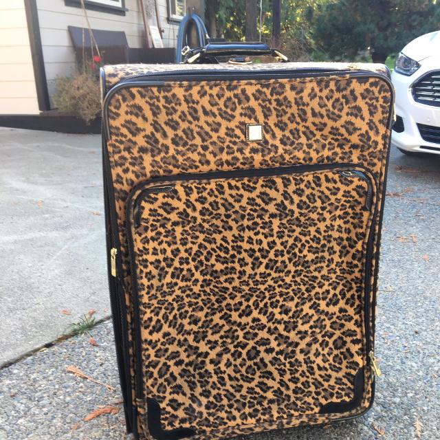 Detail Cheetah Print Suitcase Nomer 38