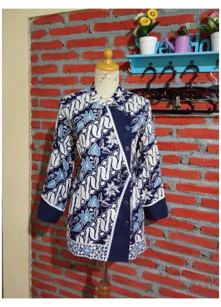 Detail Gambar Batik Kerja Wanita Modern Nomer 3