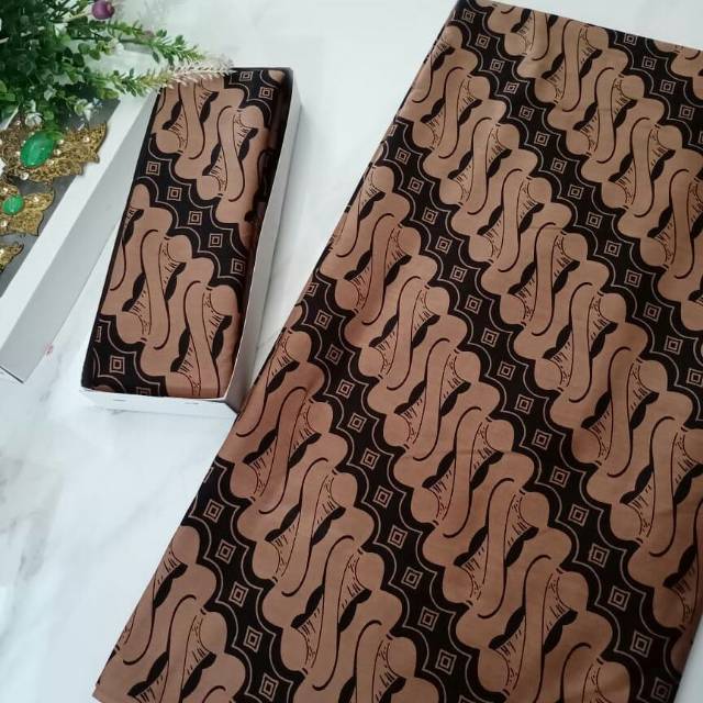 Detail Gambar Batik Warna Coklat Nomer 28