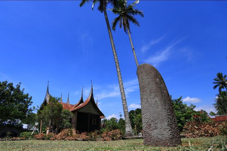 Detail Gambar Batu Menhir Nomer 2