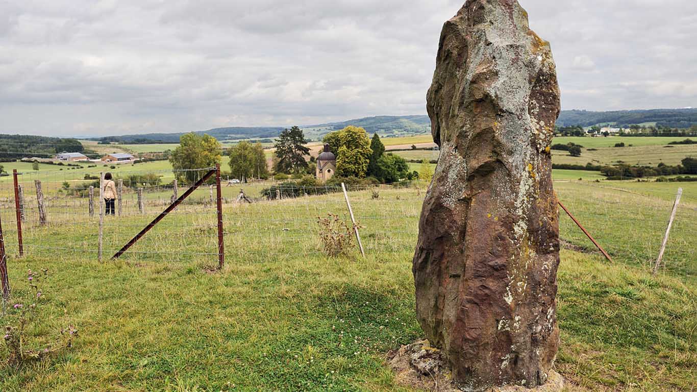 Detail Gambar Batu Menhir Nomer 3