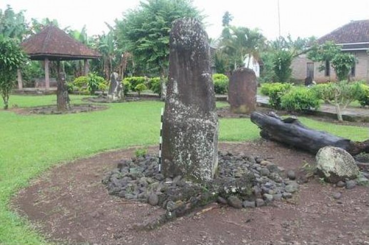 Detail Gambar Batu Menhir Nomer 35