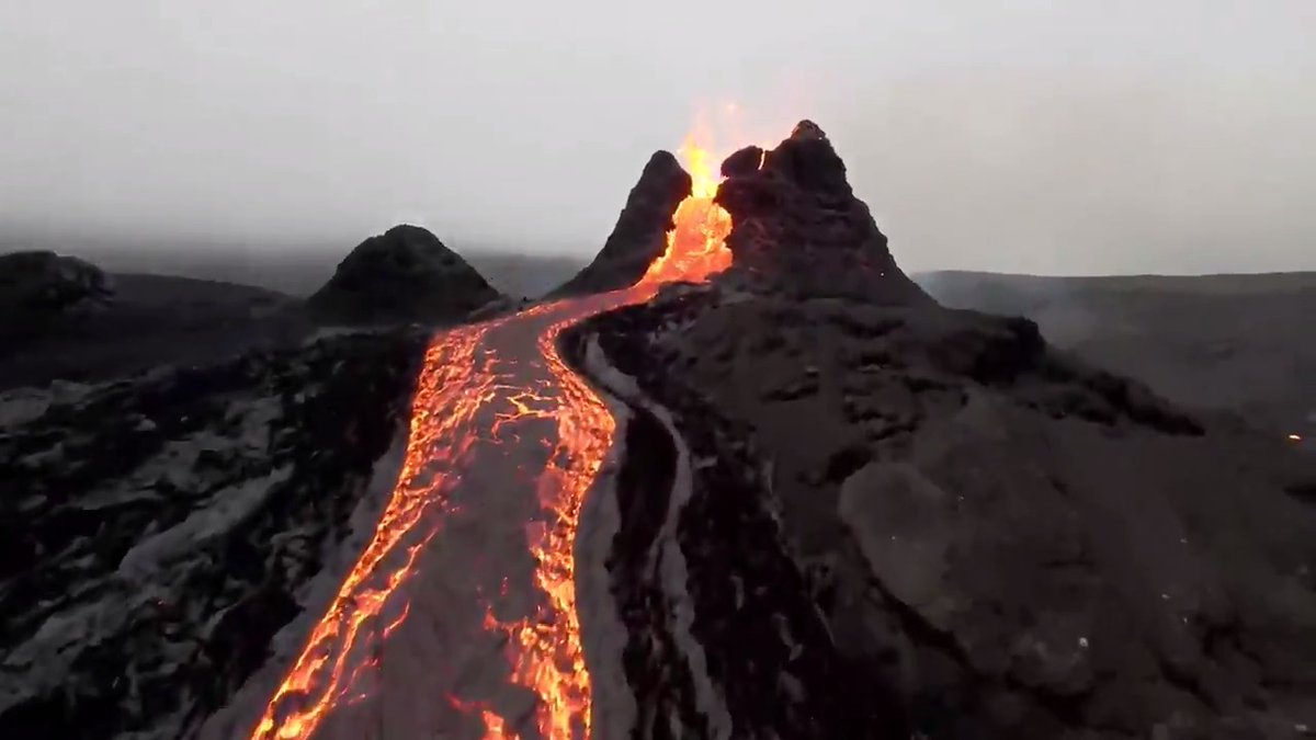 Detail Gambar Batuan Disekitar Kawah Nomer 50