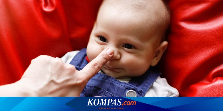 Detail Gambar Bayi Diangkat Hitam Putih Nomer 17