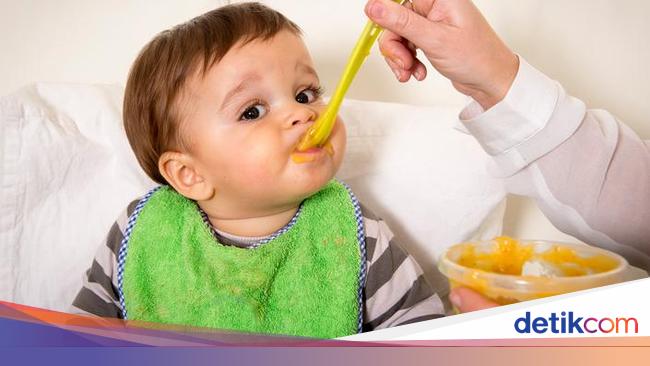 Detail Gambar Bayi Makan Nomer 24