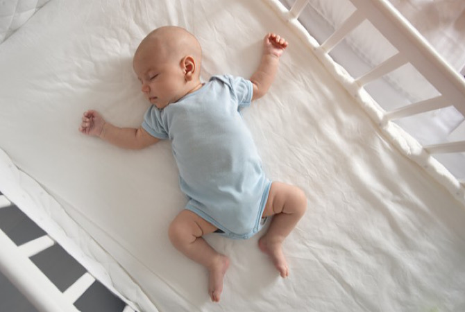 Detail Gambar Bayi Tidur Nomer 37