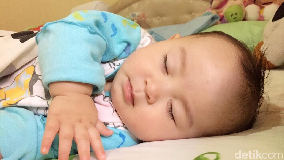 Detail Gambar Bayi Tidur Nomer 7