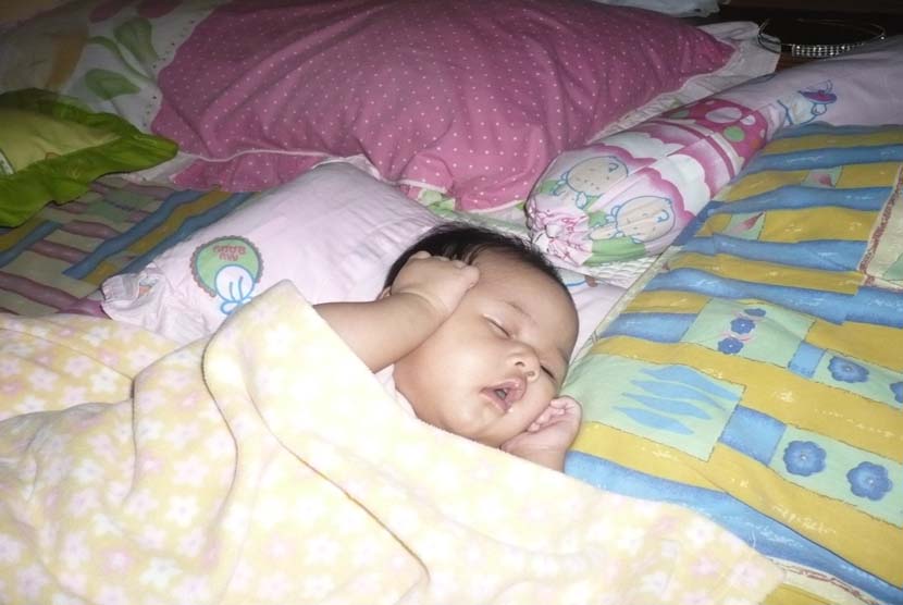 Detail Gambar Bayi Tidur Kasur Nomer 11