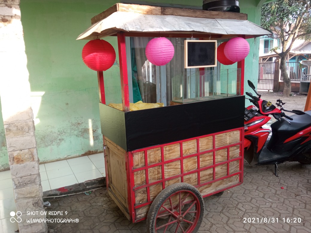 Detail Gambar Becak Hias Bunga Kertas Krep Nomer 49