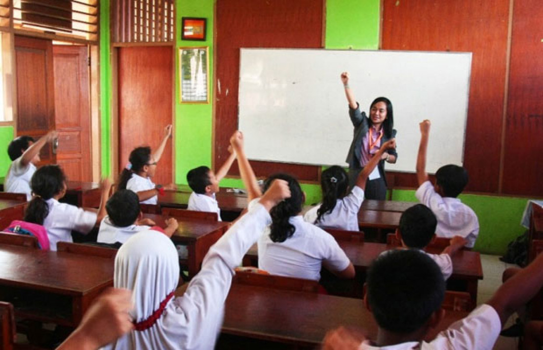 Detail Gambar Belajar Di Sekolah Nomer 2