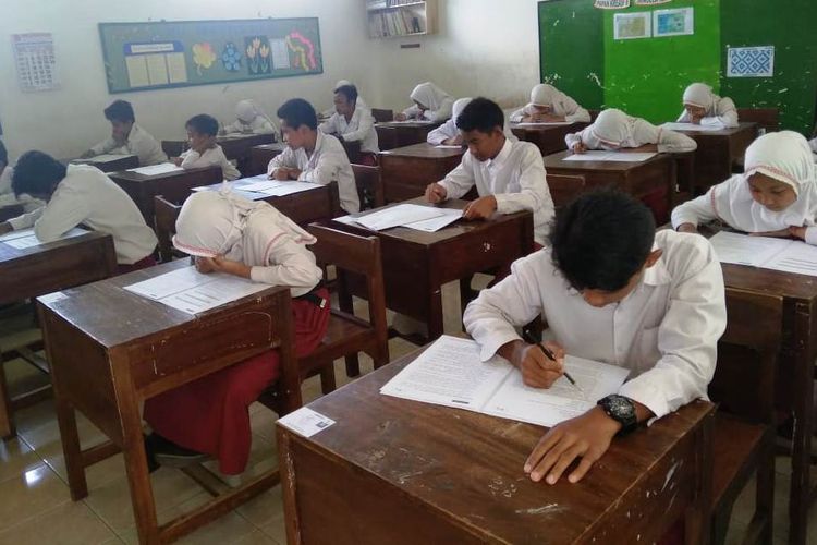 Detail Gambar Belajar Di Sekolah Nomer 12