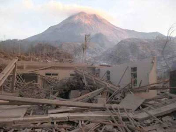 Detail Gambar Bencana Alam Gunung Meletus Nomer 24