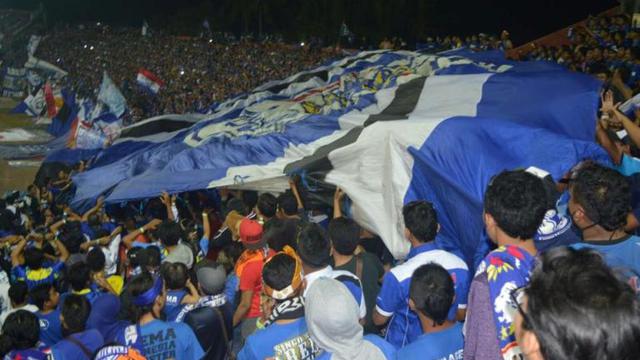 Detail Gambar Bendera Arema Nomer 45