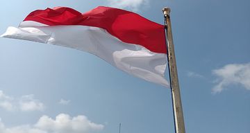 Detail Gambar Bendera Berkibar Indonesia Nomer 38
