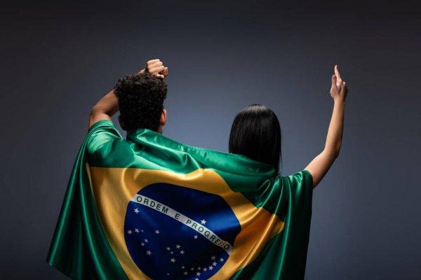 Detail Gambar Bendera Brazil Dan Perempuan Nomer 5