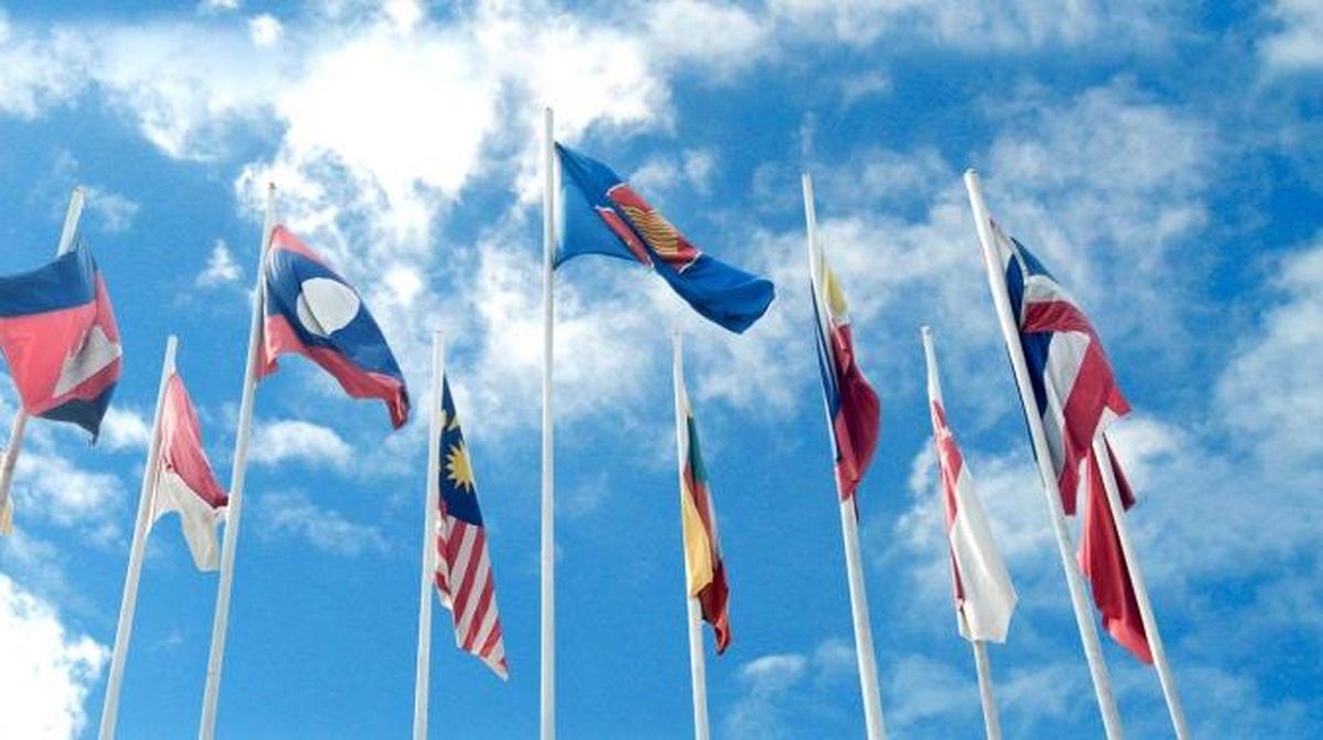 Detail Gambar Bendera Dan Lambang Negara Laos Nomer 48