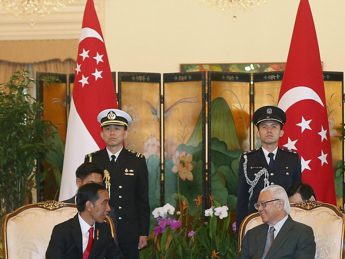 Detail Gambar Bendera Dan Lambang Negara Singapura Nomer 25