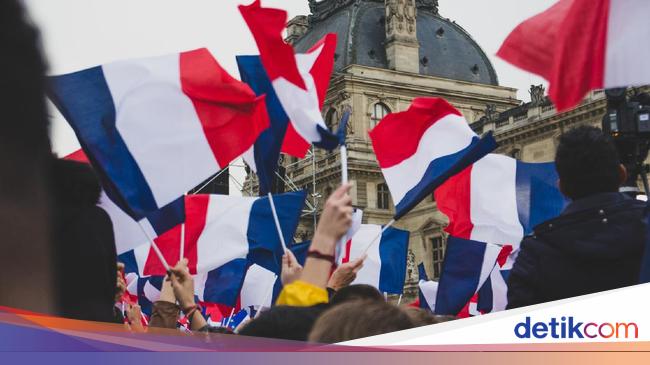 Detail Gambar Bendera France Nomer 49