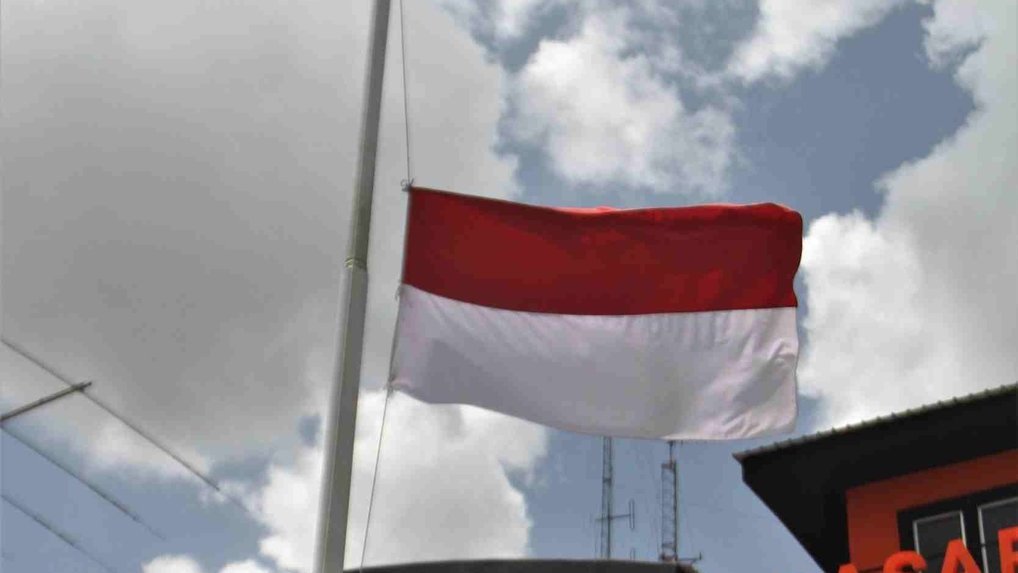 Detail Gambar Bendera Indonesia Setengah Tiang Nomer 2