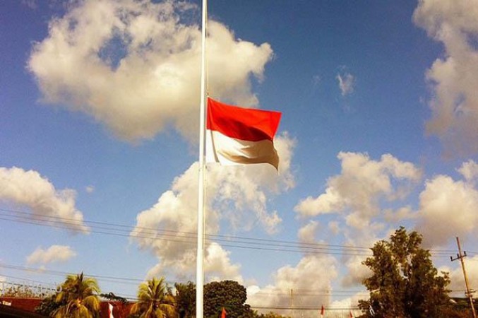 Detail Gambar Bendera Indonesia Setengah Tiang Nomer 6