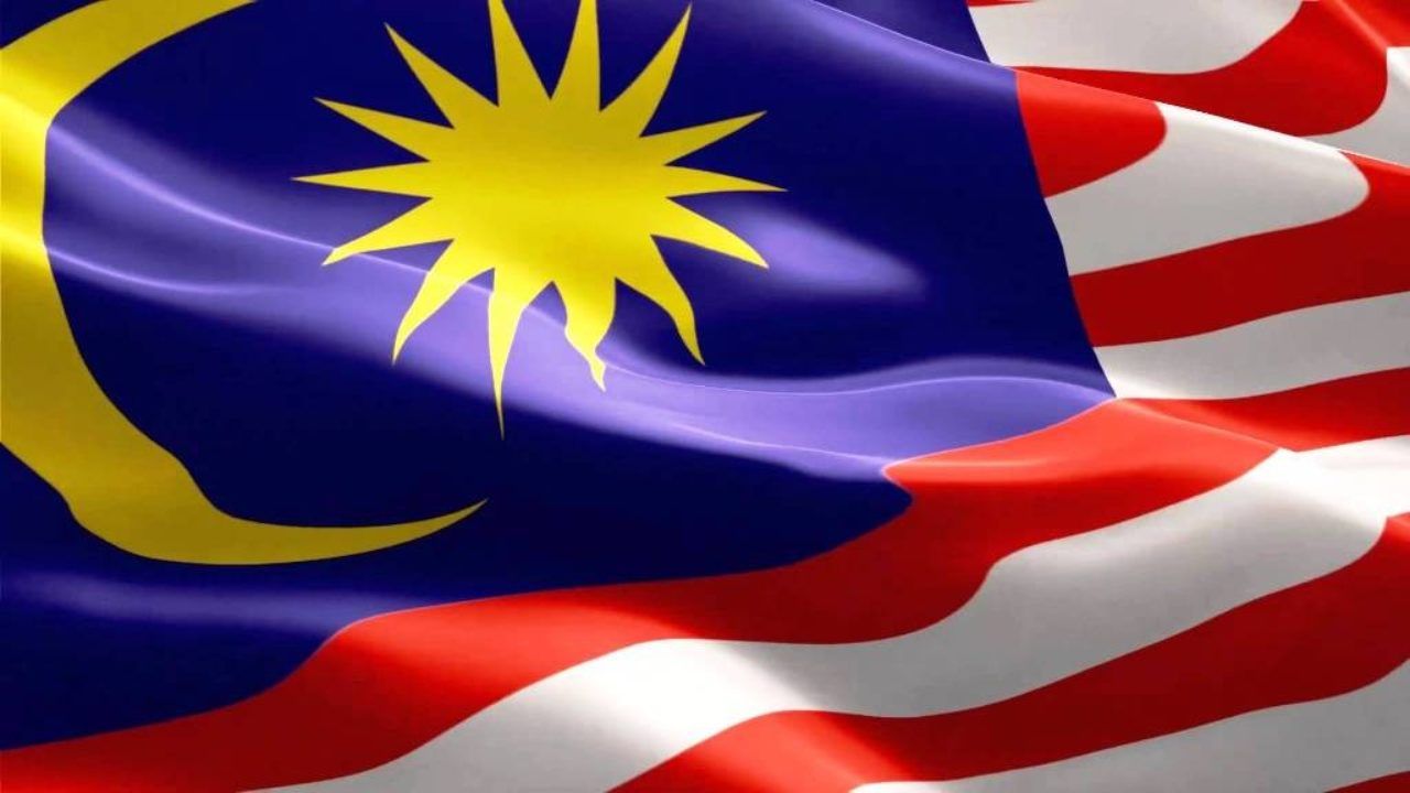 Detail Gambar Bendera Malaysia Berkibar Nomer 2