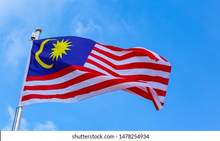 Detail Gambar Bendera Malaysia Berkibar Nomer 4