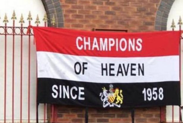 Detail Gambar Bendera Manchester United Nomer 27