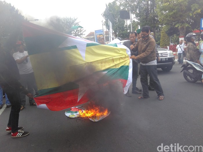 Detail Gambar Bendera Myanmar Nomer 12