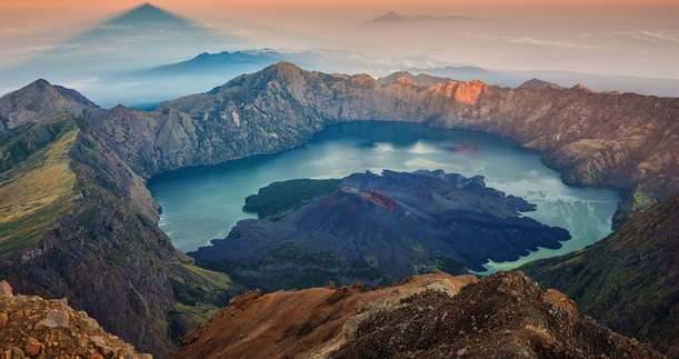 Detail Gambar Bentuk Gunung Api Strato Nomer 51