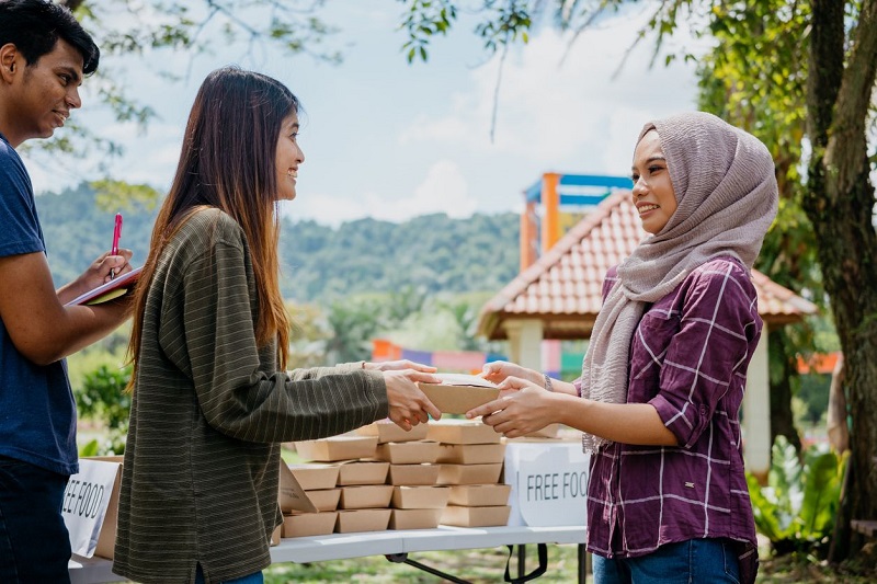 Detail Gambar Berbagi Makanan Nomer 18