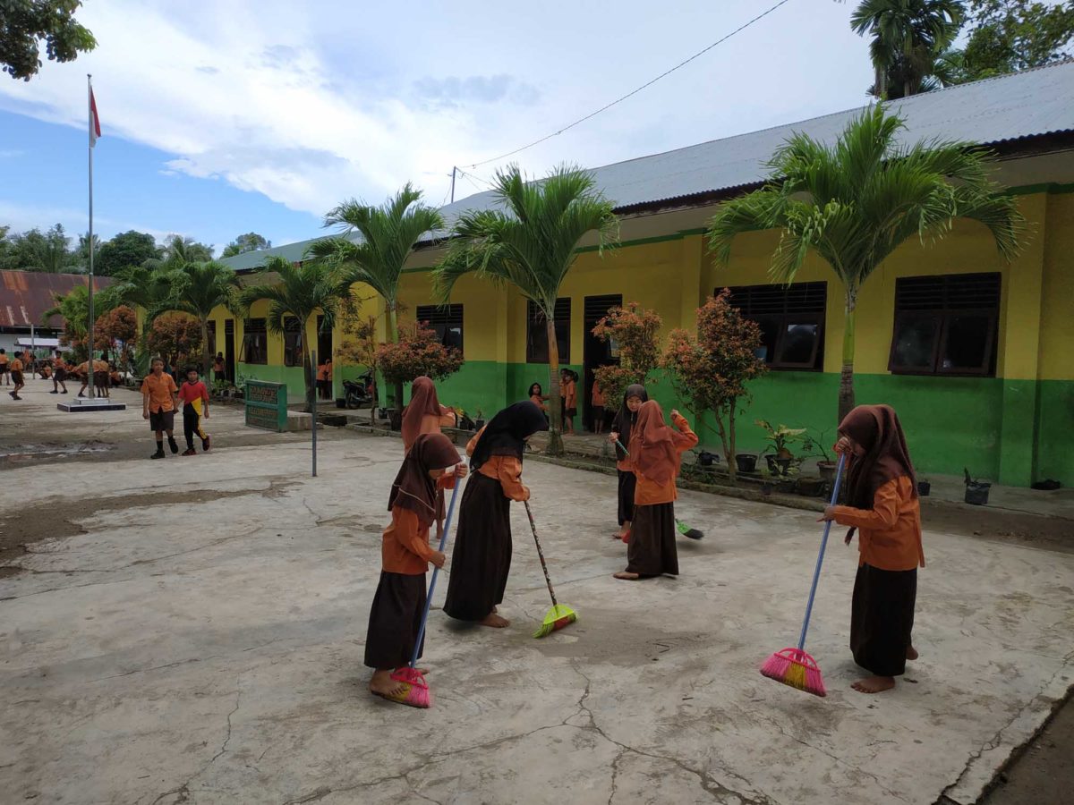 Detail Gambar Bergotong Royong Di Sekolah Nomer 27