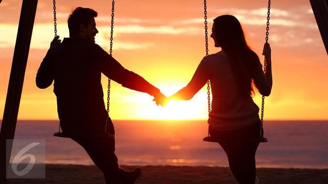 Detail Gambar Berpegangan Tangan Romantis Nomer 12