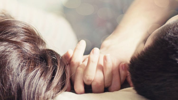 Detail Gambar Berpegangan Tangan Romantis Nomer 19