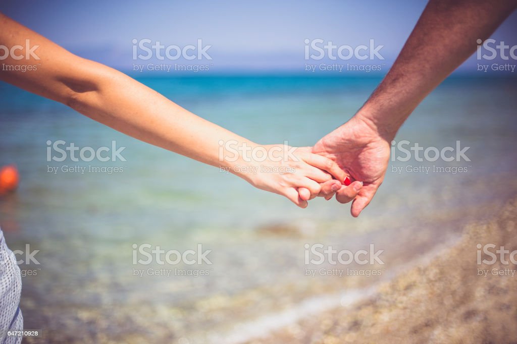 Detail Gambar Berpegangan Tangan Romantis Nomer 52