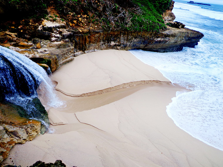 Detail Gambar Bibir Pantai Nomer 5