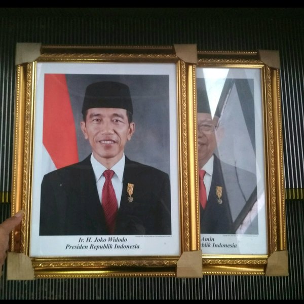 Detail Gambar Bingkai Foto Presiden Nomer 21